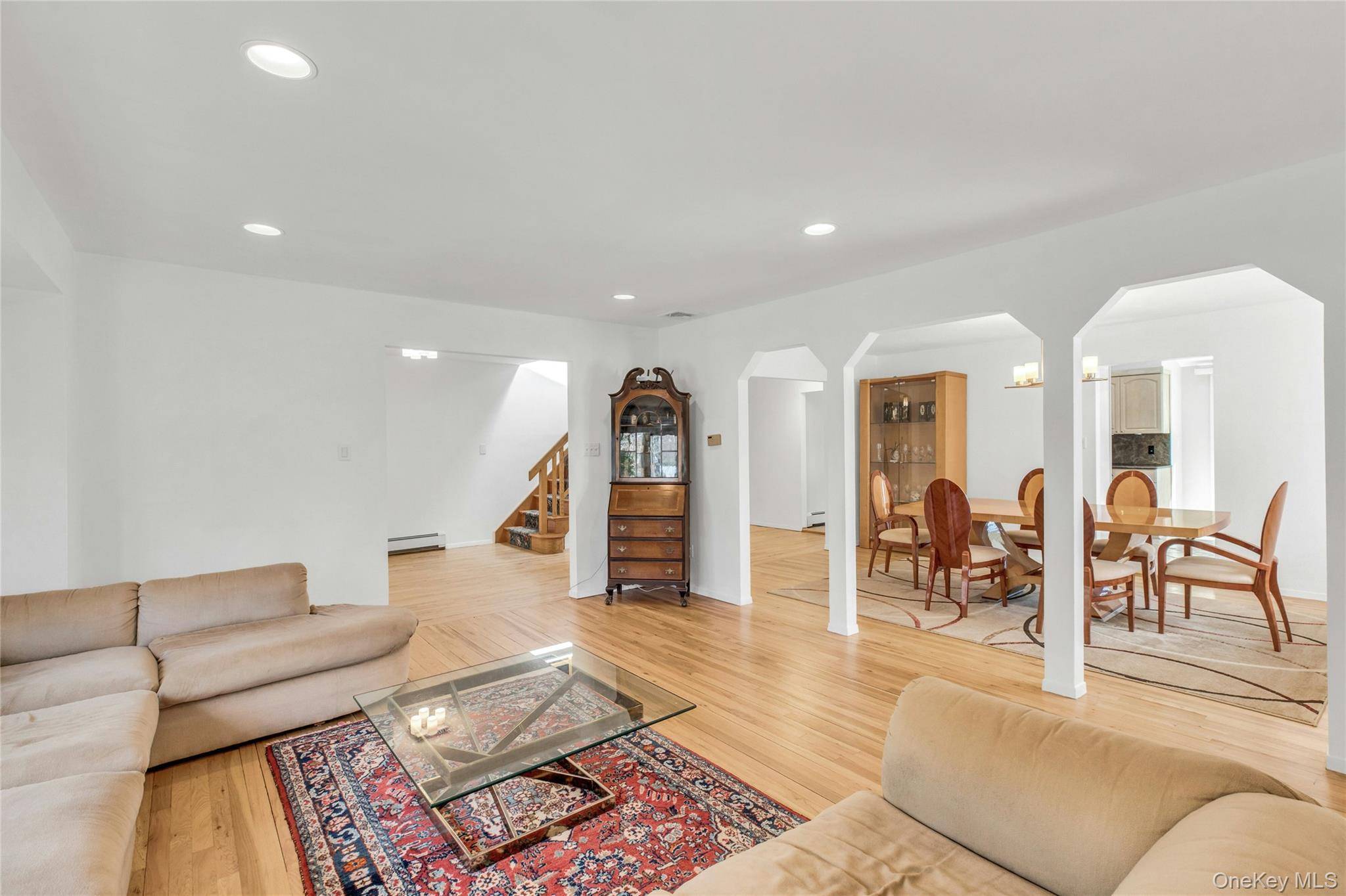 132 Washington AVE, Plainview, NY 11803