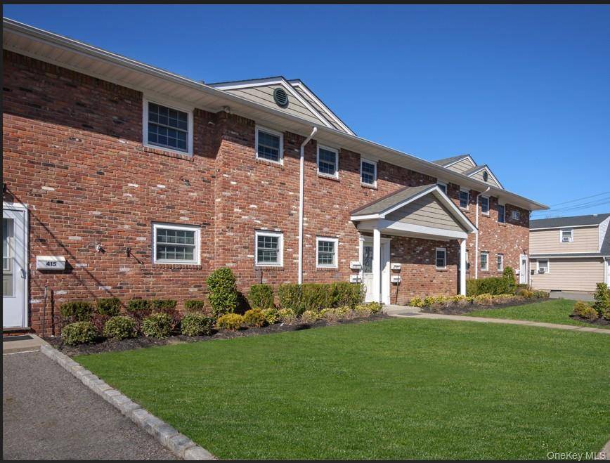 417 Windmill AVE #417-D, West Babylon, NY 11707