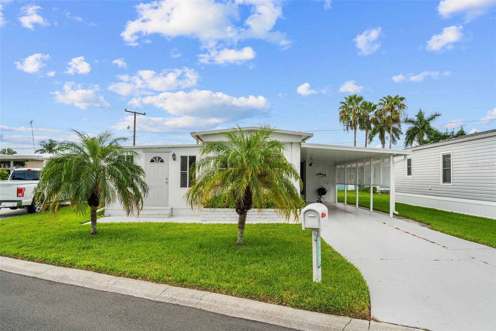 136 LAKEVIEW DR. DR, Palmetto, FL 34221