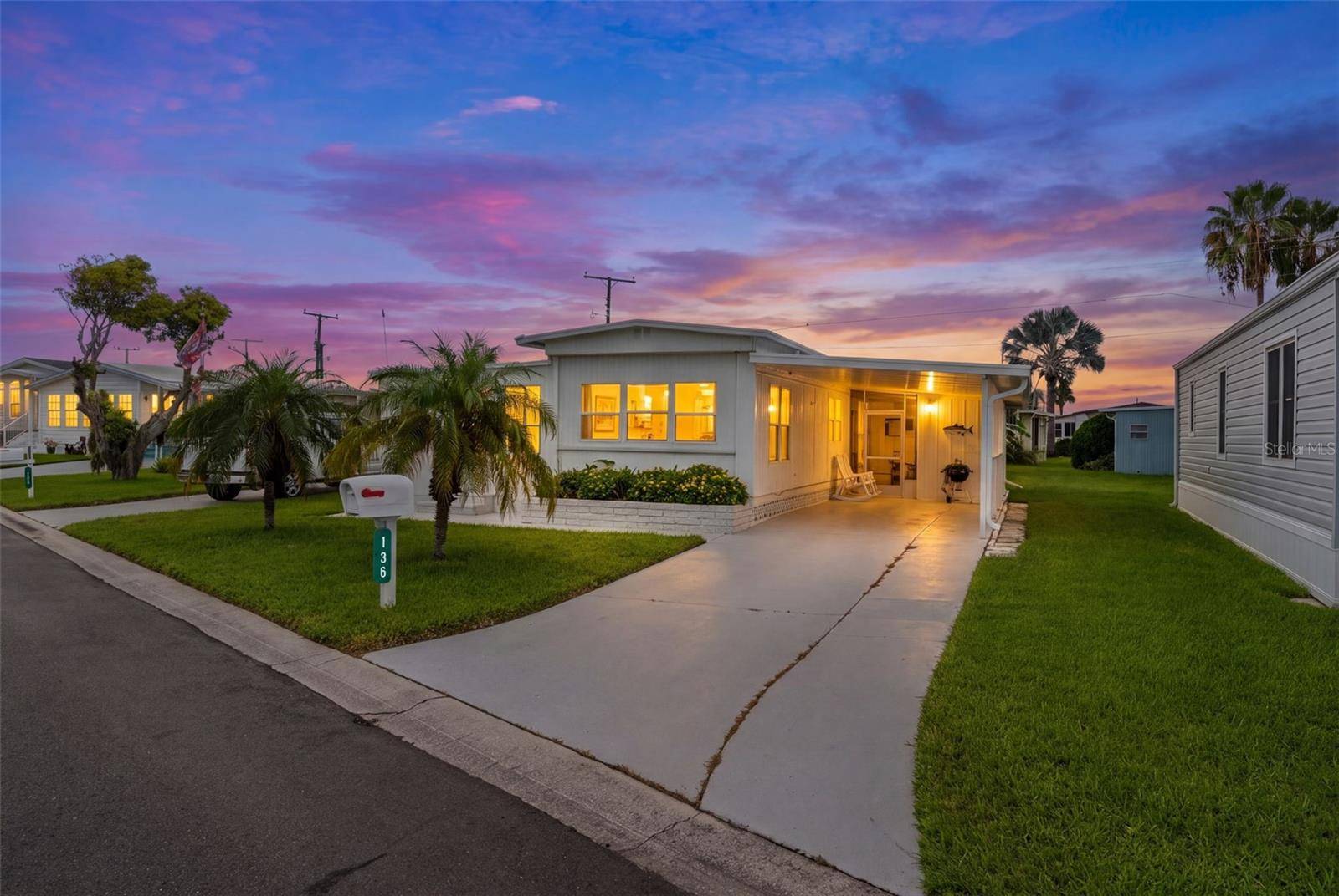 136 LAKEVIEW DR. DR, Palmetto, FL 34221