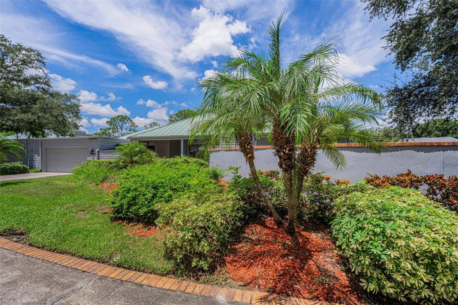 10479 LONGWOOD DR, Seminole, FL 33777