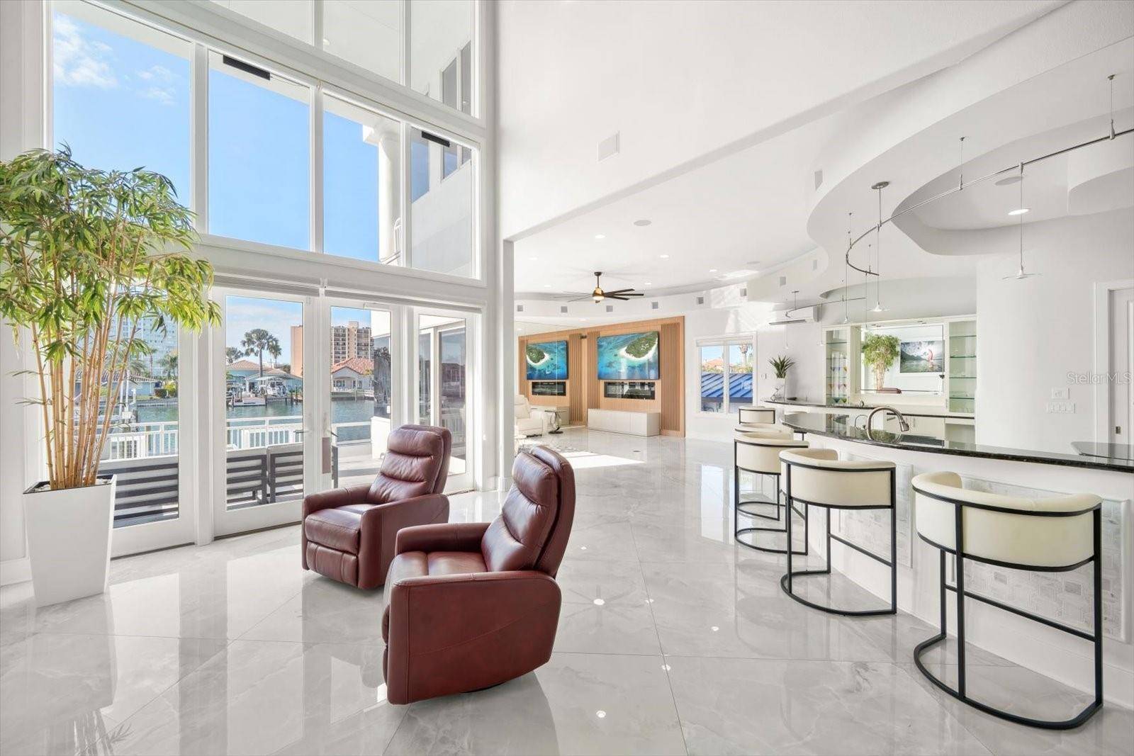 42 MIDWAY IS, Clearwater Beach, FL 33767