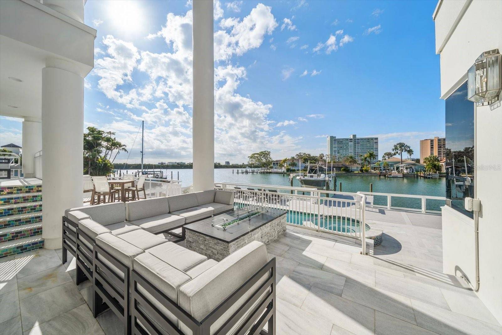 42 MIDWAY IS, Clearwater Beach, FL 33767