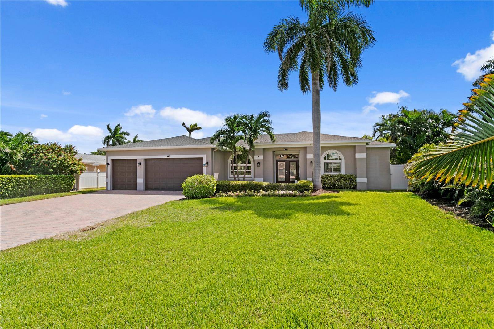 373 4TH AVE N, Tierra Verde, FL 33715