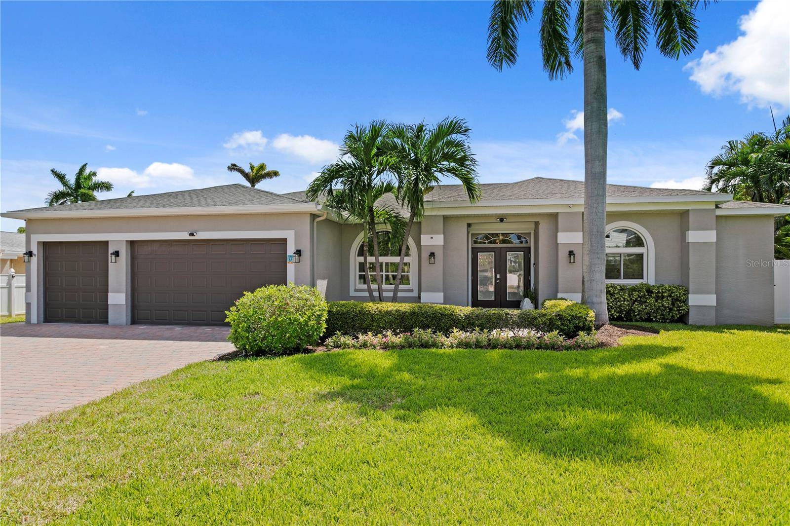 373 4TH AVE N, Tierra Verde, FL 33715
