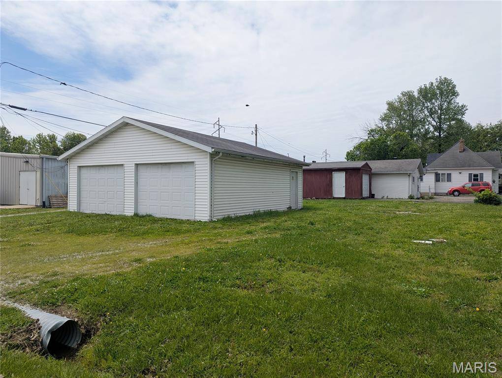 701 White AVE, Greenville, IL 62246