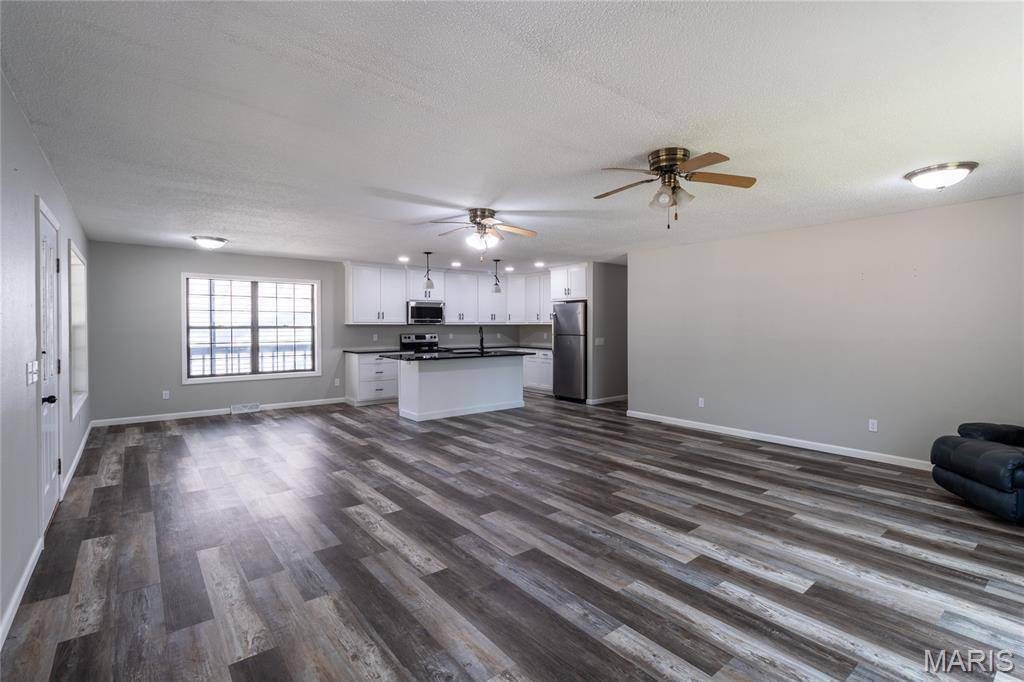 21582 Private Drive 8496, Newburg, MO 65550