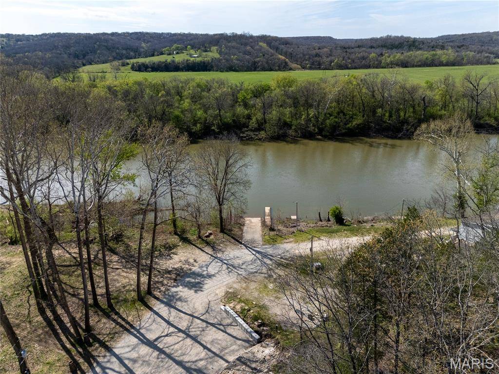 21582 Private Drive 8496, Newburg, MO 65550