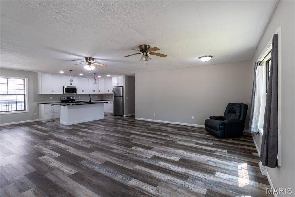 21582 Private Drive 8496, Newburg, MO 65550
