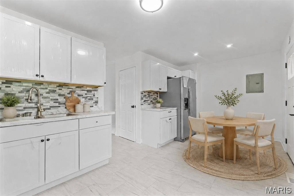 940 Maple PL, St Louis, MO 63112