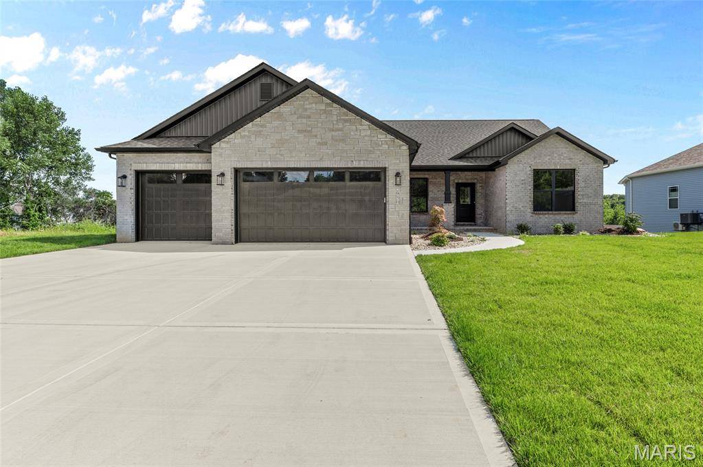 2950 Bluff Ridge CT, Maryville, IL 62062