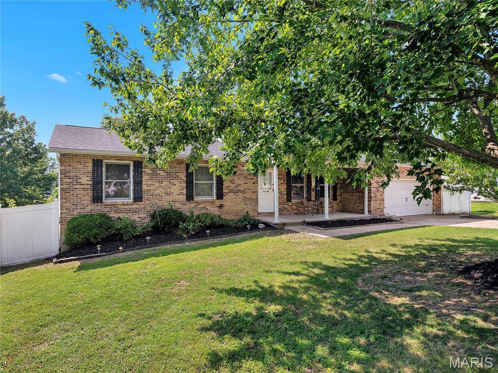 7 Bittersweet DR, St Clair, MO 63077
