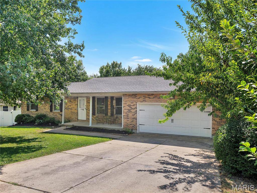 7 Bittersweet DR, St Clair, MO 63077