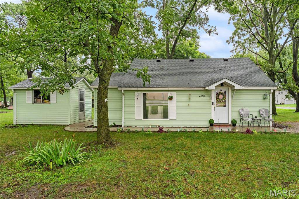 208 S Walnut ST, Freeburg, IL 62243