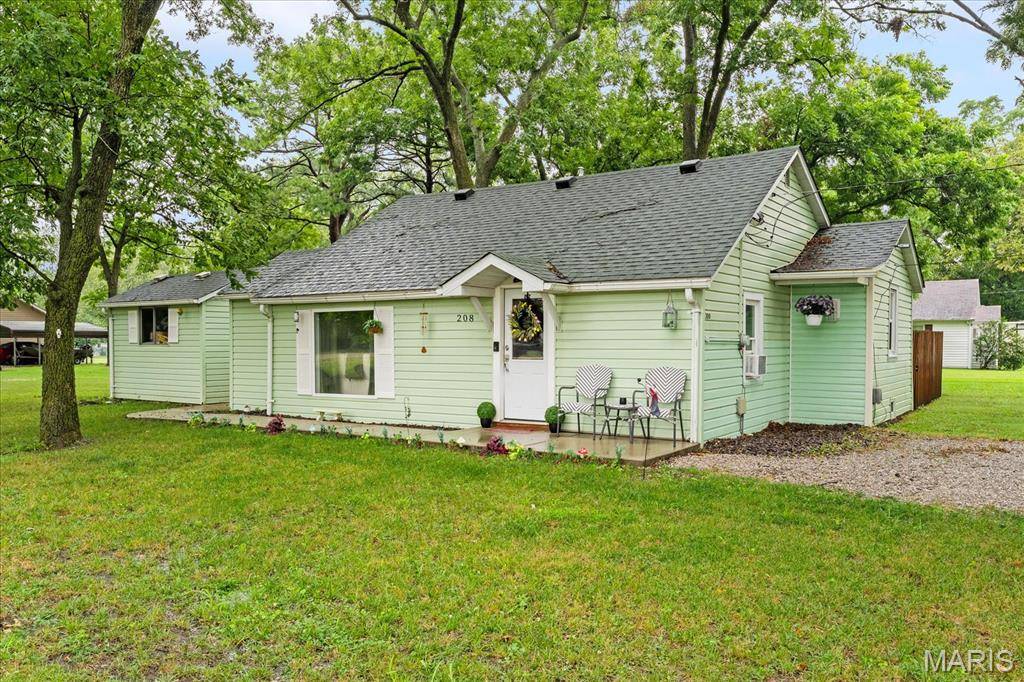208 S Walnut ST, Freeburg, IL 62243