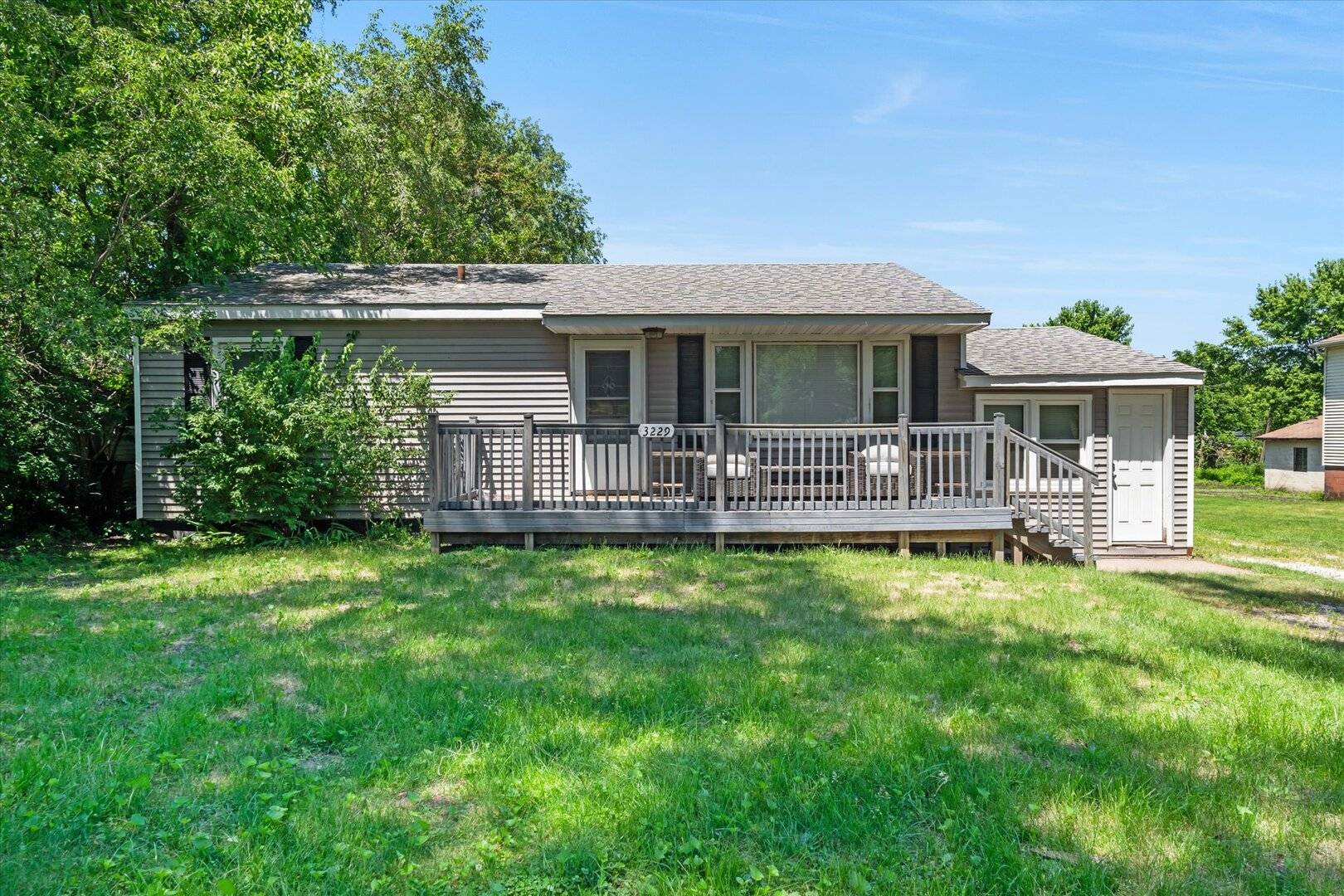 3229 66th AVE, Moline, IL 61265