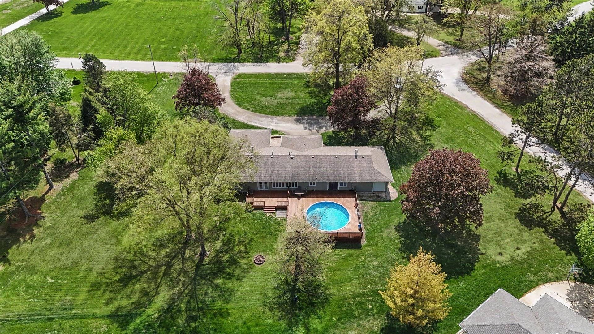 1902 Golf DR, Mahomet, IL 61853