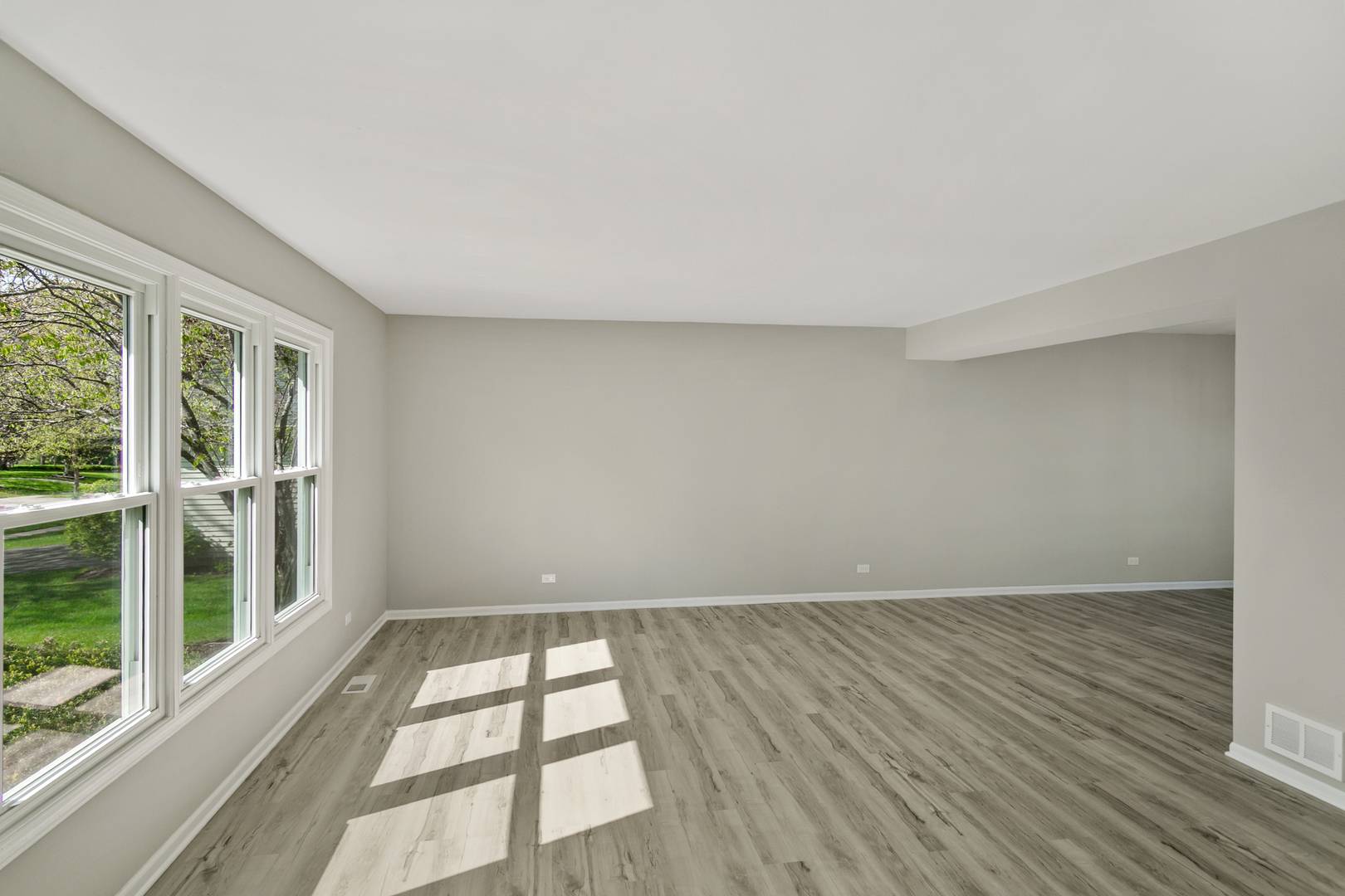 731 Roaring Brook LN, Algonquin, IL 60102