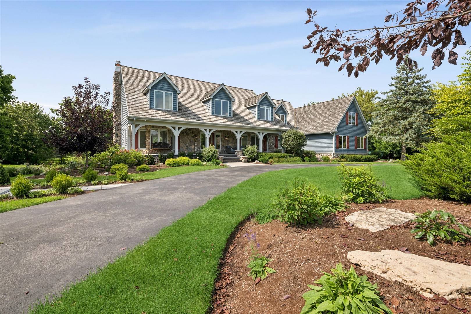 145 Clover Hill LN, North Barrington, IL 60010