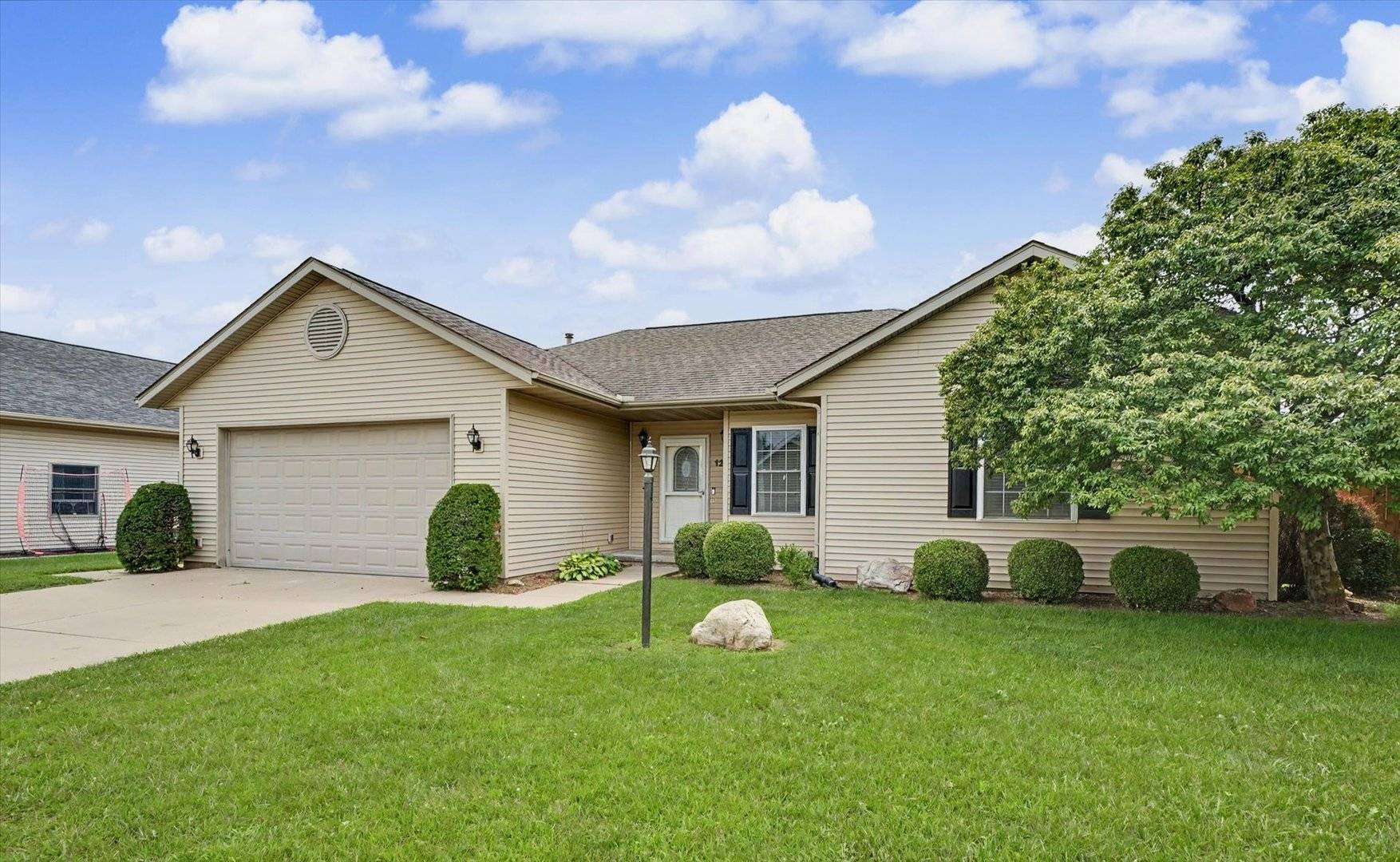 1203 EDGEVIEW DR, Mahomet, IL 61853