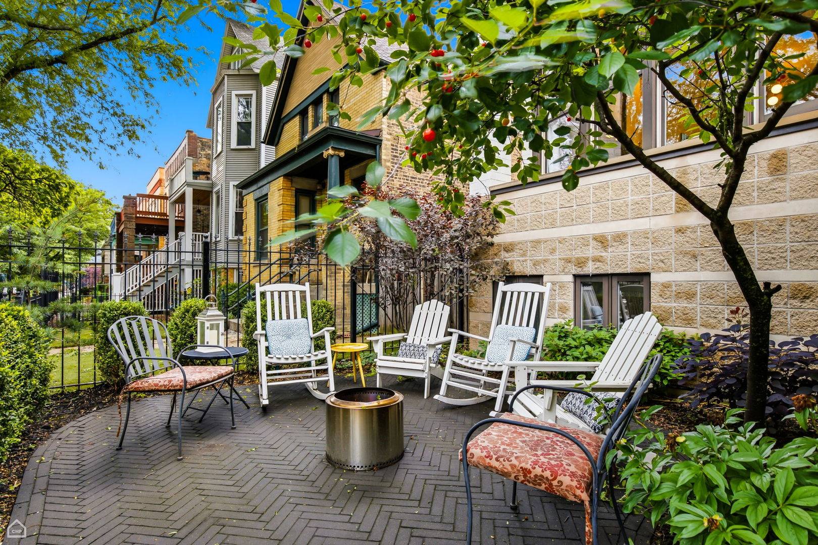 1310 W Roscoe ST, Chicago, IL 60657