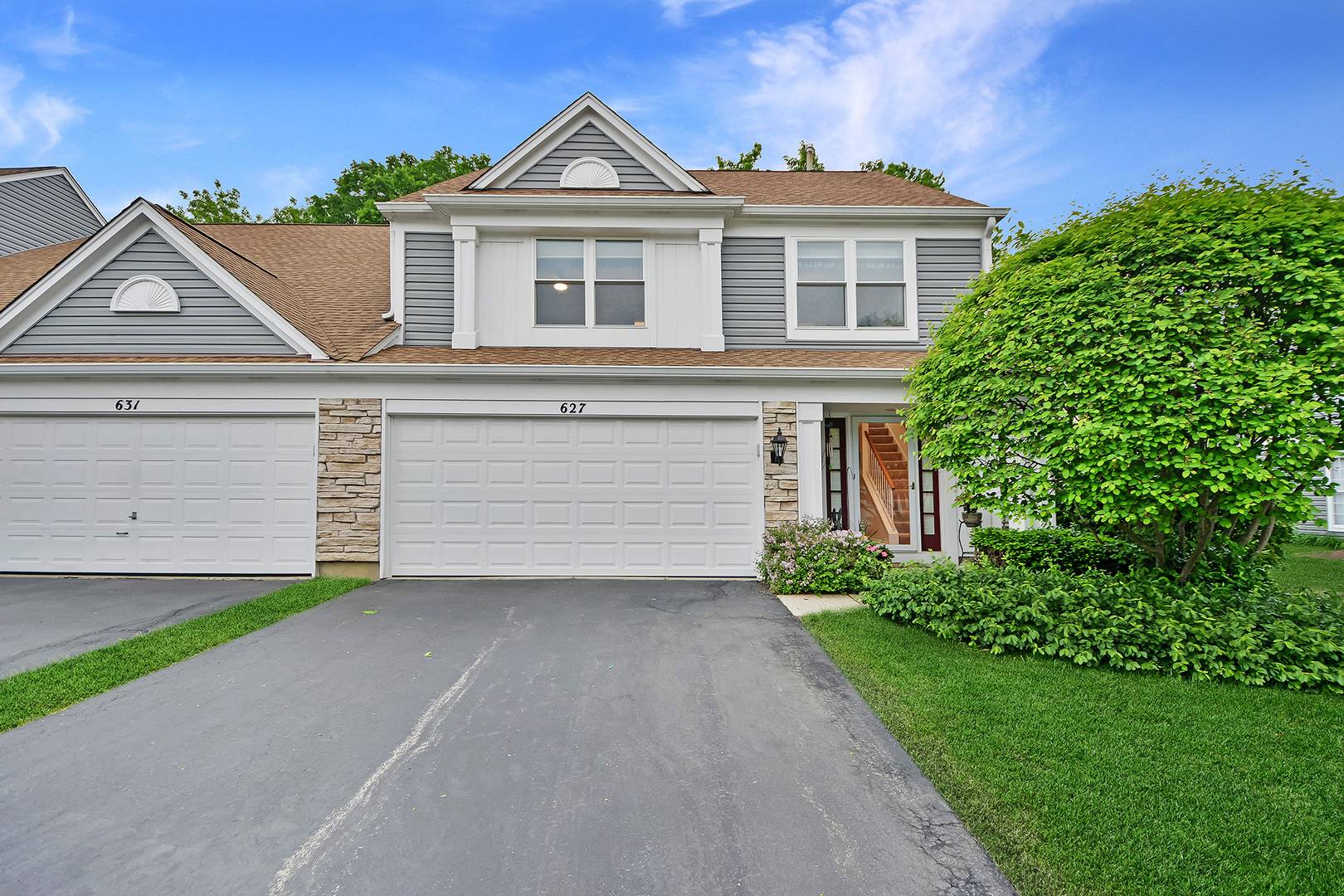 627 N Charter Hall DR, Palatine, IL 60067