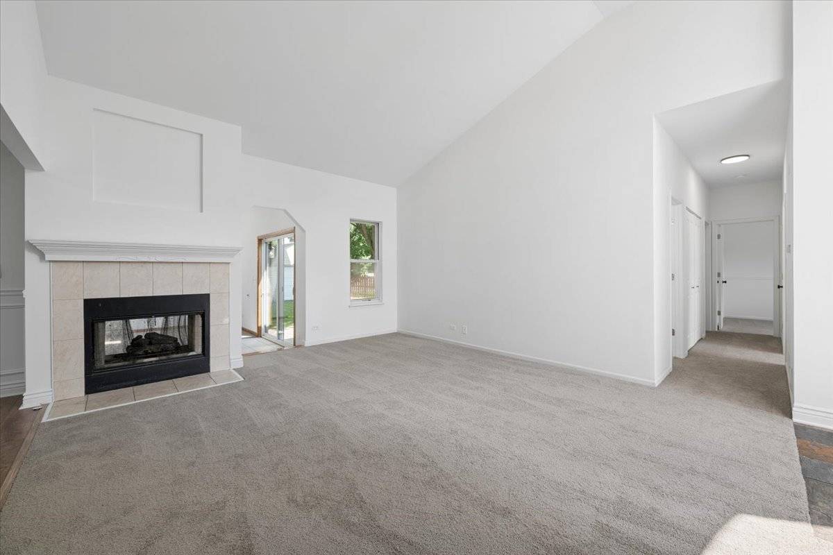 415 Juniper DR, North Aurora, IL 60542