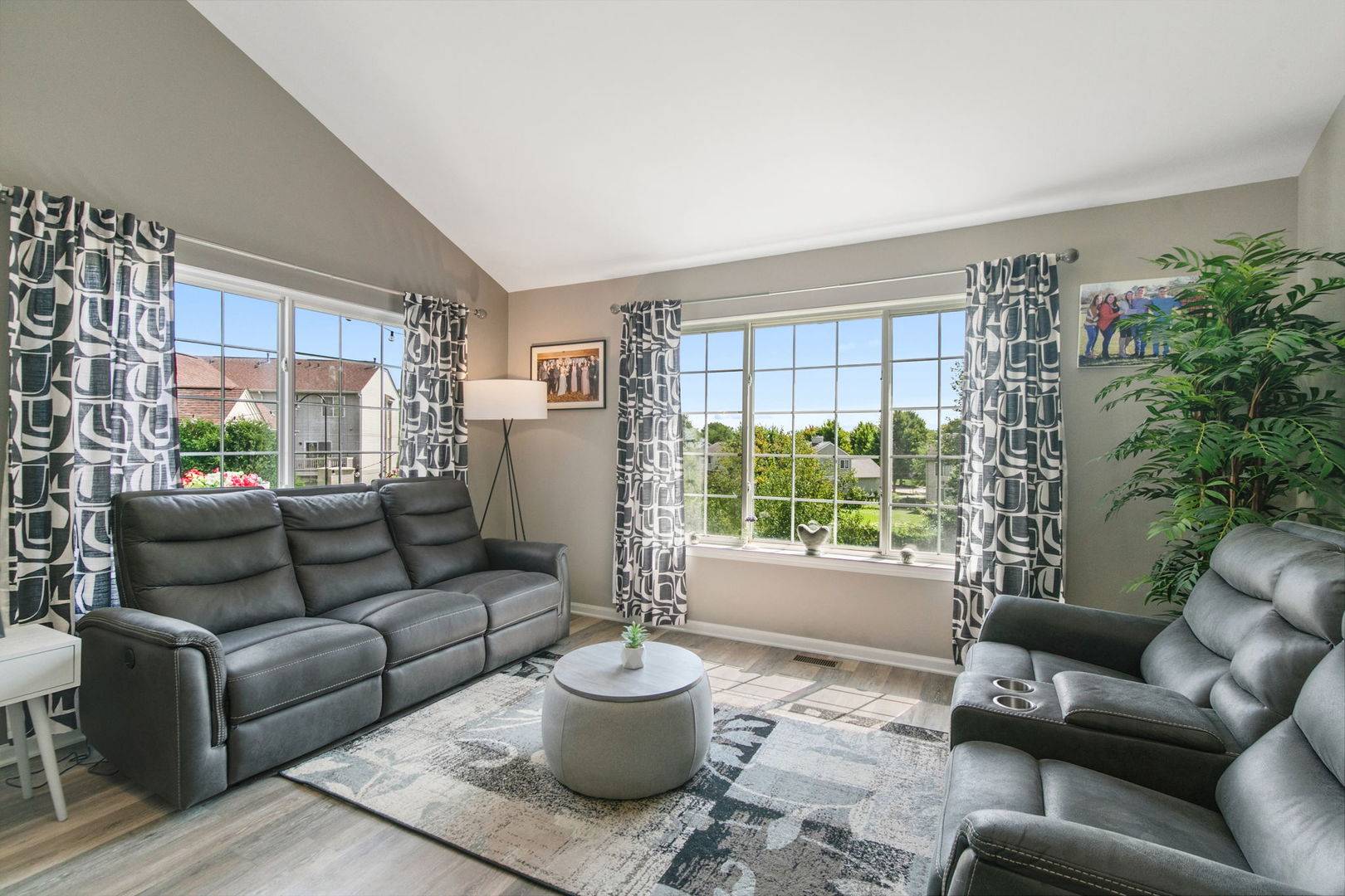 1409 New Haven DR #1409, Cary, IL 60013