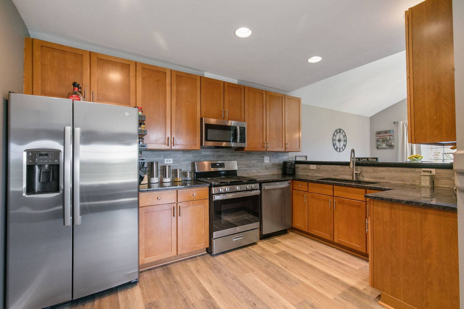 1409 New Haven DR #1409, Cary, IL 60013