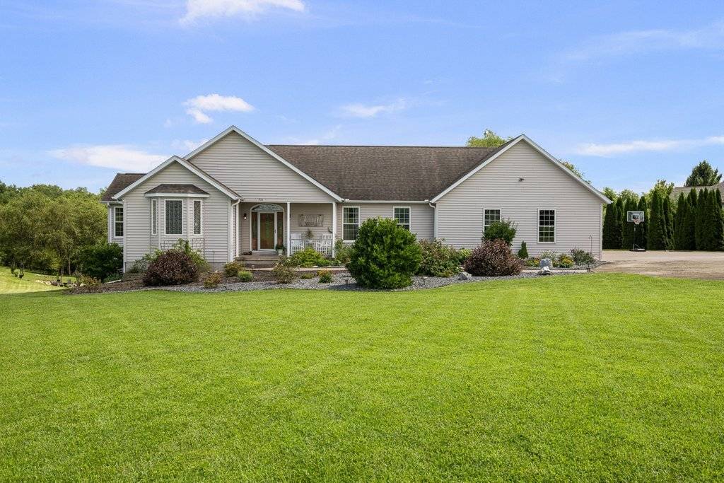 701 Sarah LN, Clinton, IA 52732