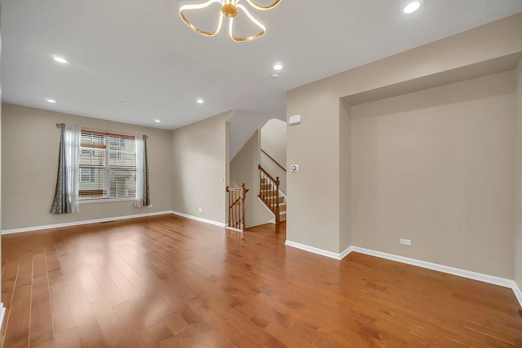 1260 Evergreen AVE, Des Plaines, IL 60016