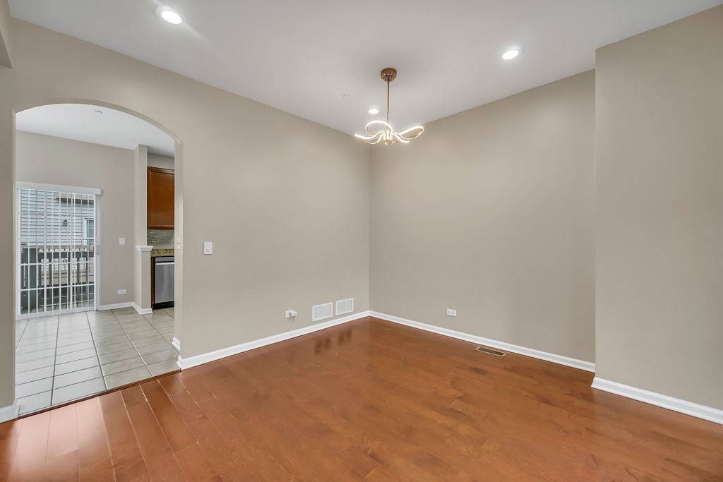 1260 Evergreen AVE, Des Plaines, IL 60016