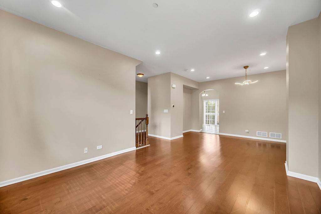 1260 Evergreen AVE, Des Plaines, IL 60016