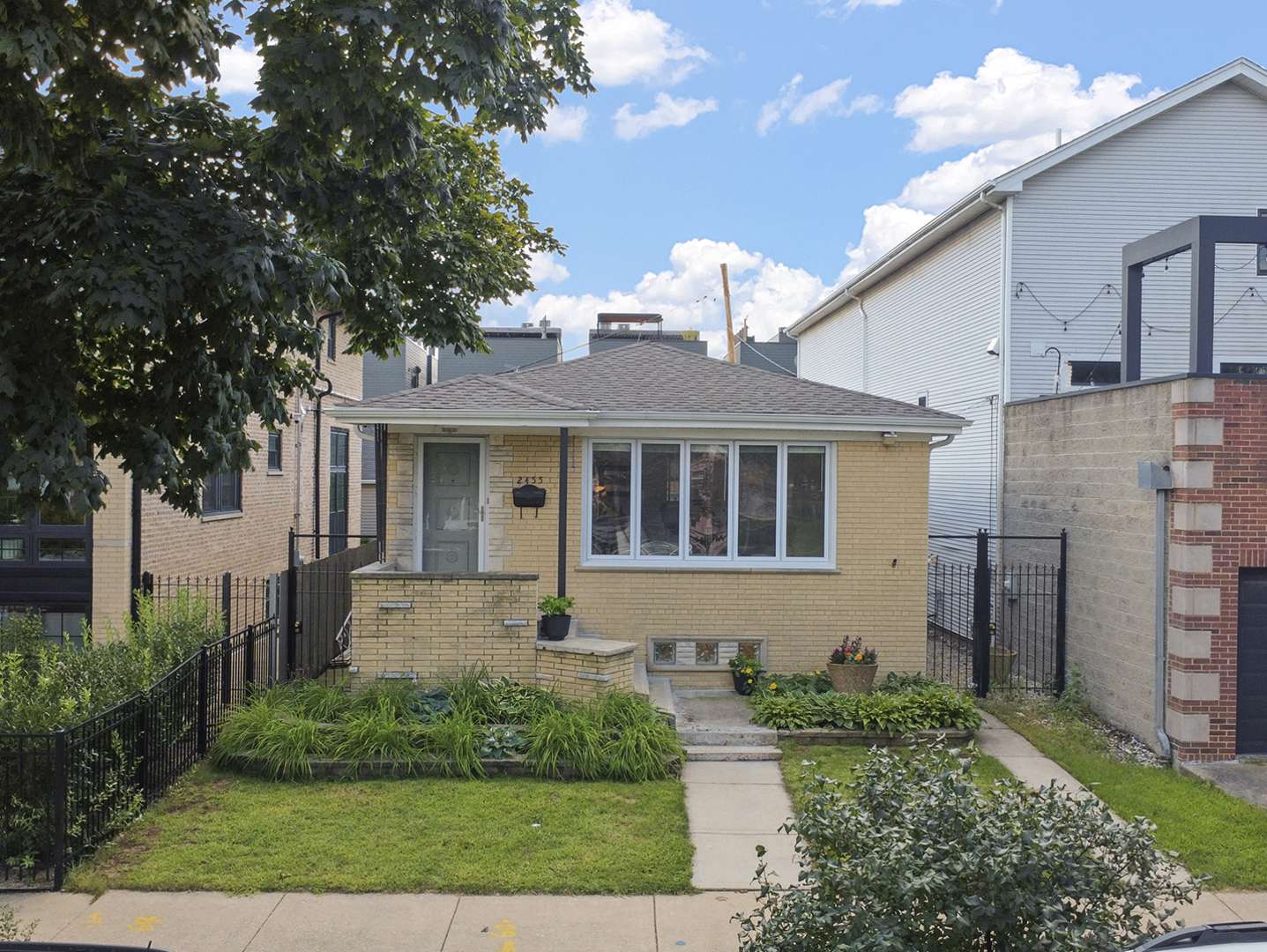 2455 W Erie ST, Chicago, IL 60612