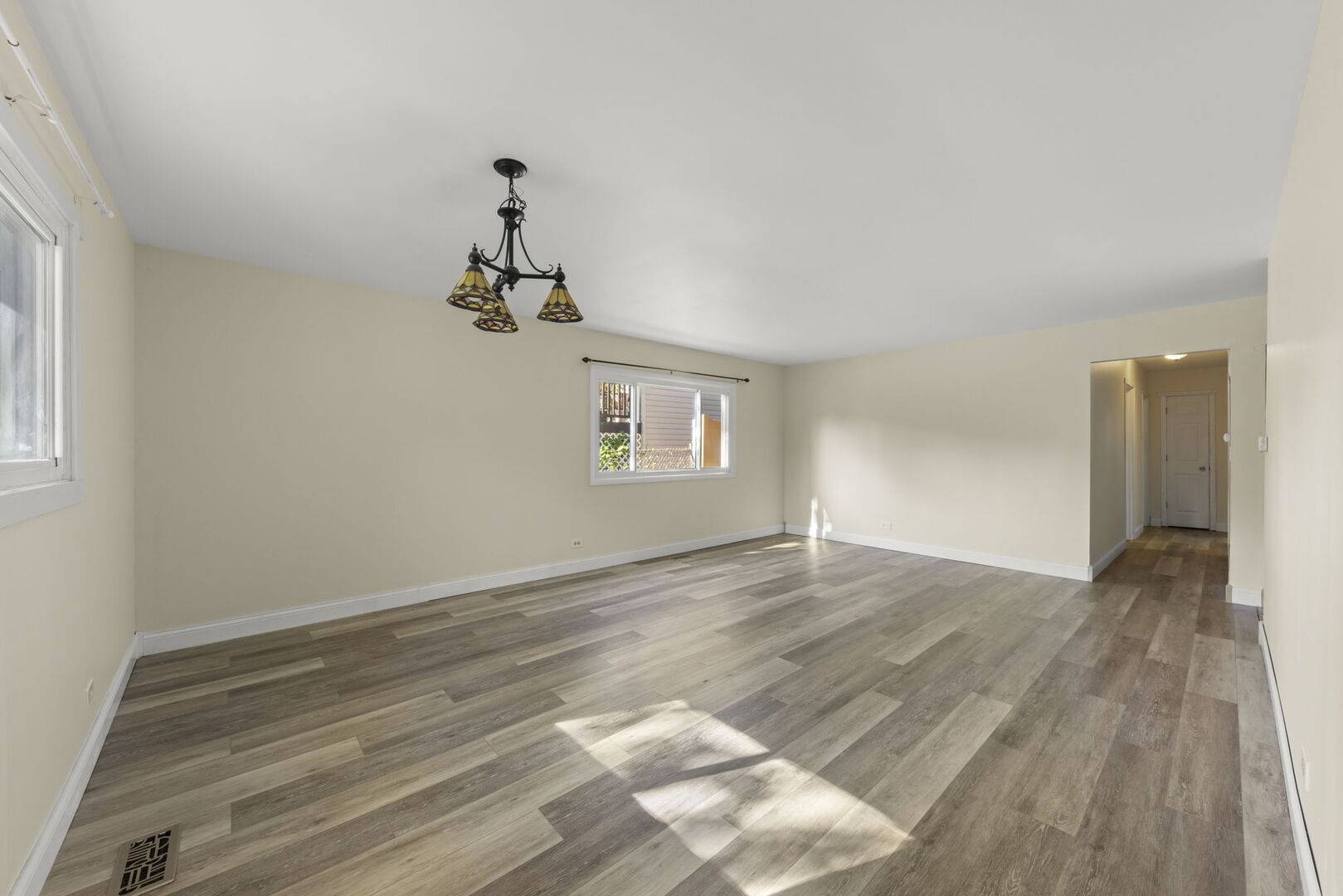 7101 Edgebrook LN, Hanover Park, IL 60133