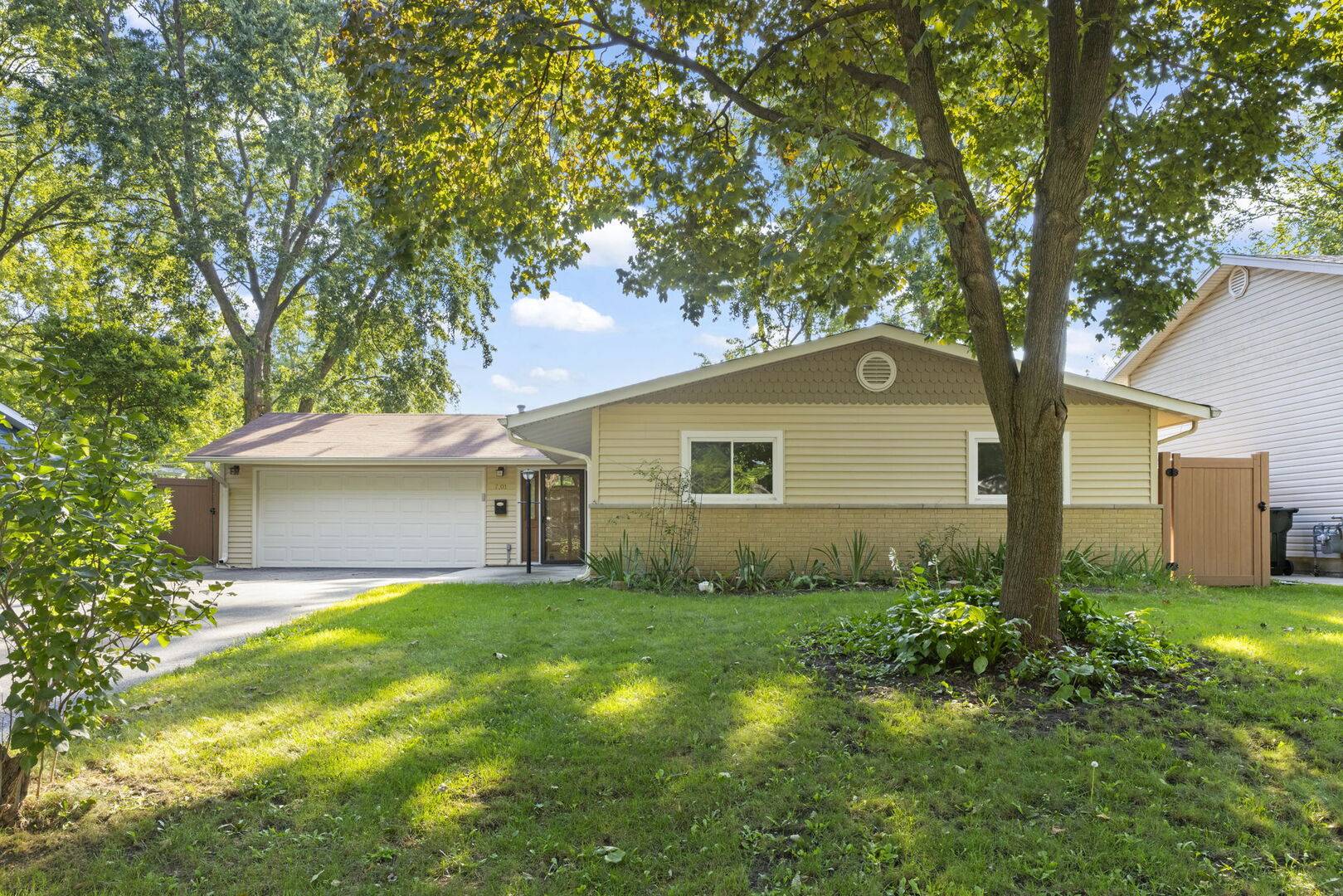 7101 Edgebrook LN, Hanover Park, IL 60133