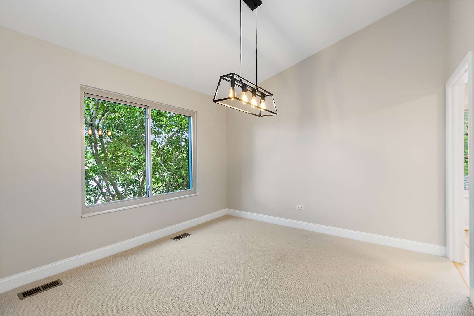 25 Shoreline RD #B, Lake Barrington, IL 60010