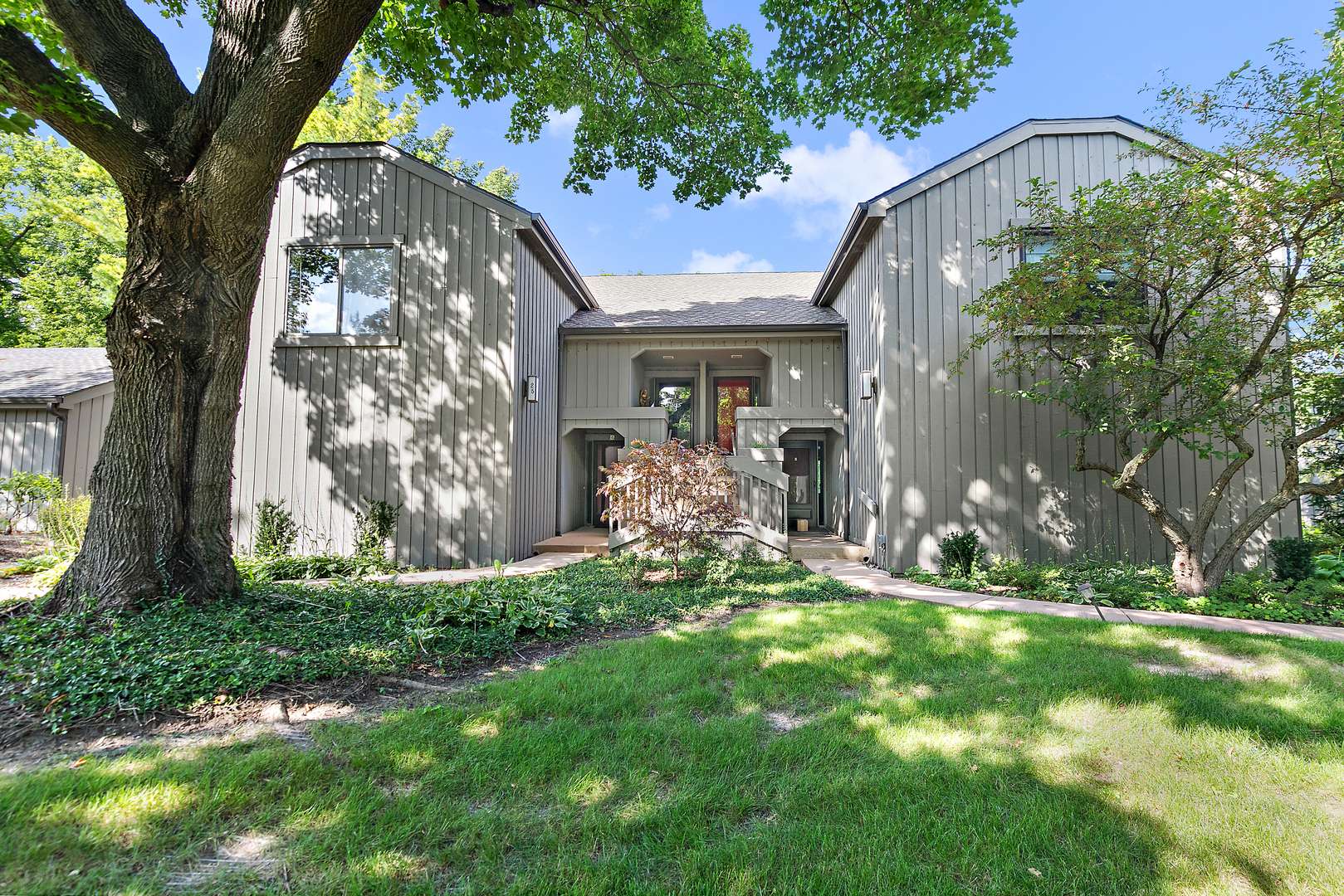 25 Shoreline RD #B, Lake Barrington, IL 60010