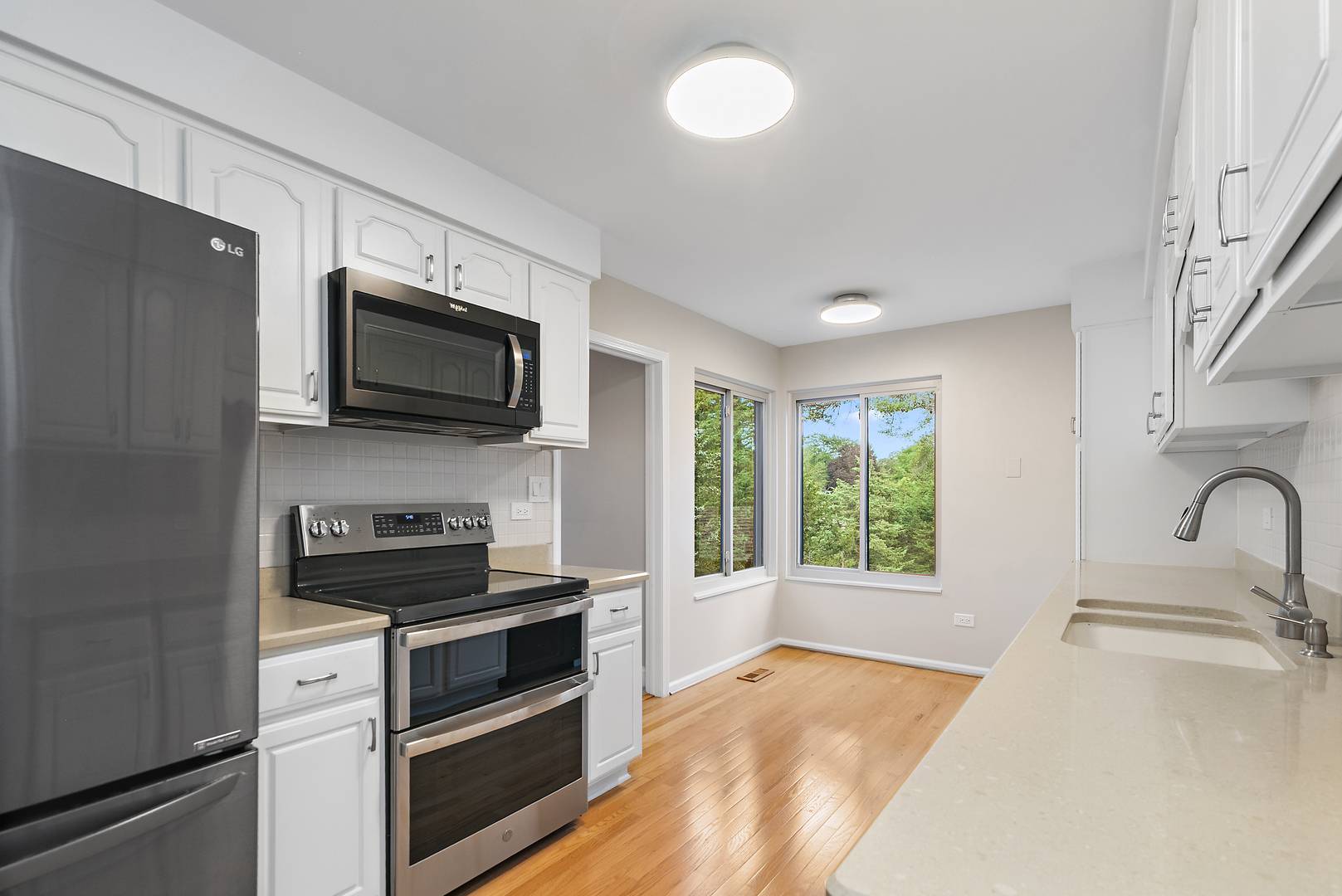 25 Shoreline RD #B, Lake Barrington, IL 60010