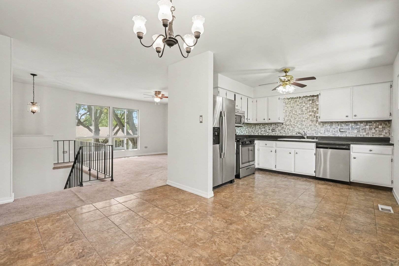 945 Surrey CT, Joliet, IL 60431