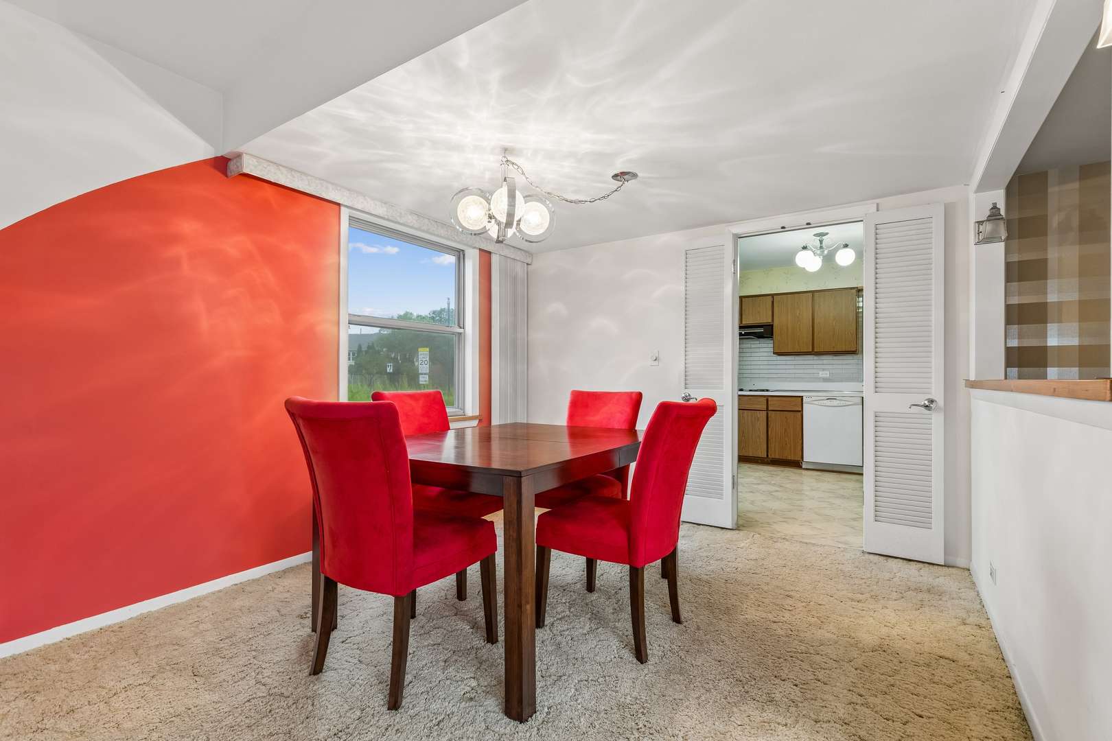 1564 White TRL, Elk Grove Village, IL 60007