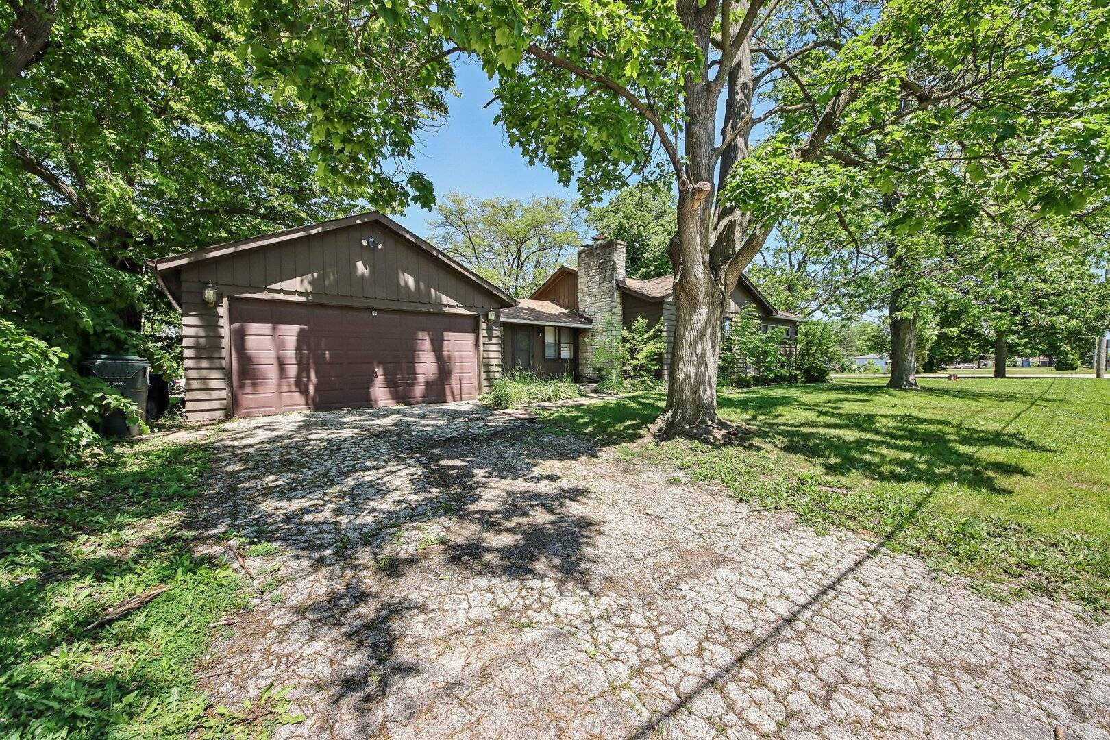 1740 Joanna AVE, Zion, IL 60099