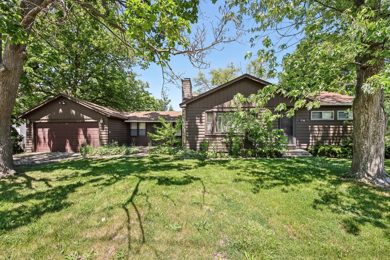 1740 Joanna AVE, Zion, IL 60099