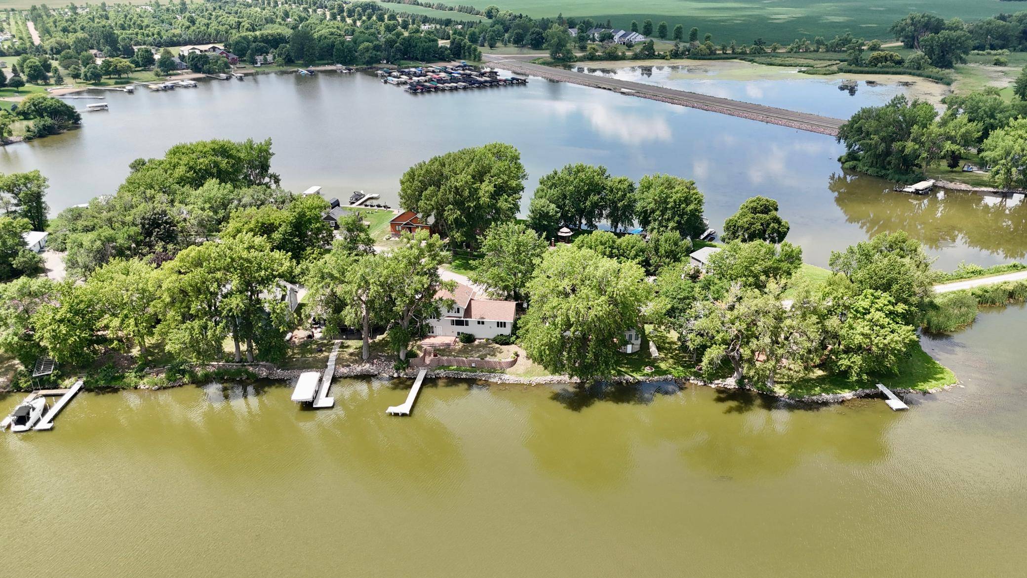 6 Edgewater RD, Slayton, MN 56172