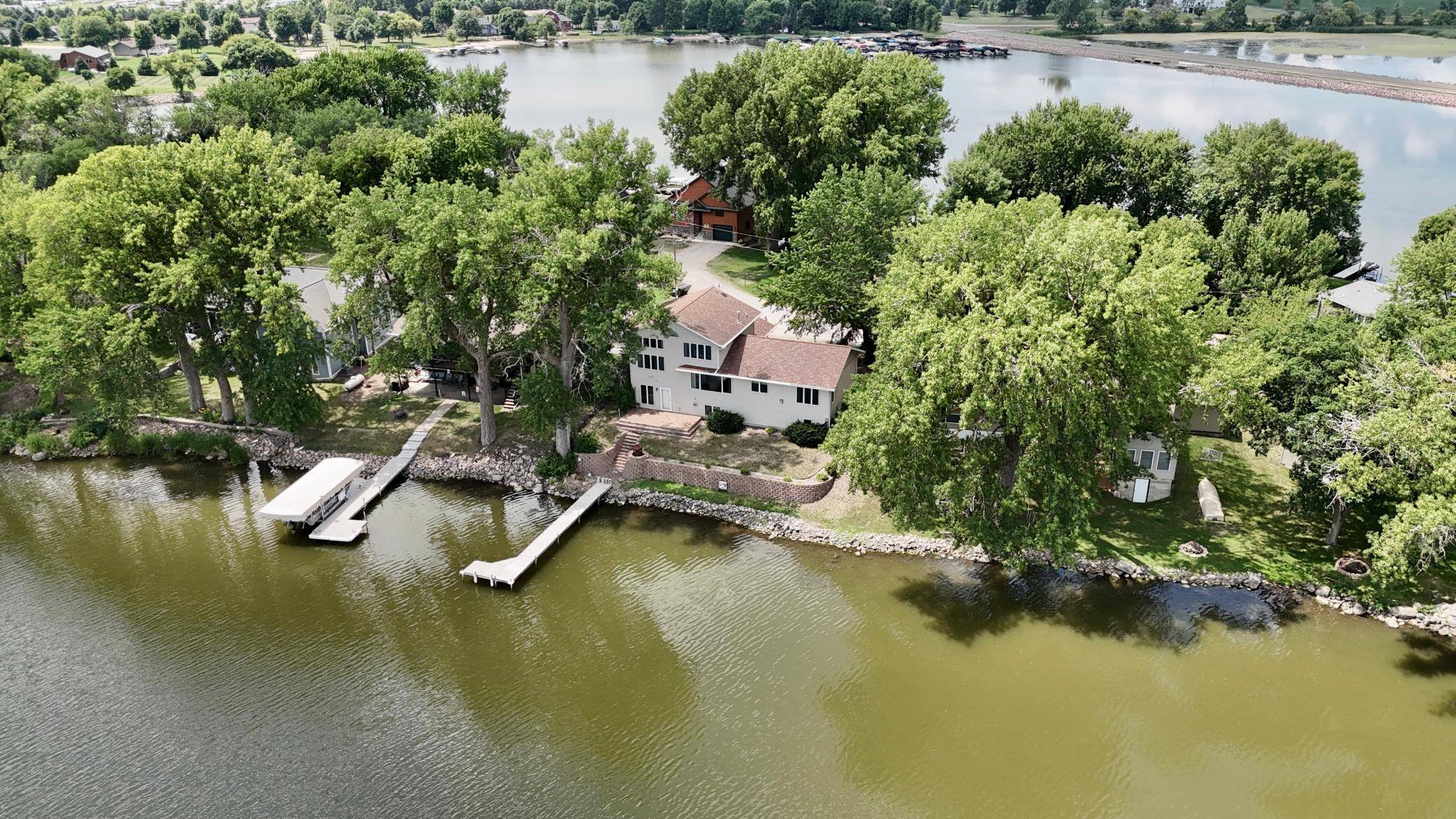 6 Edgewater RD, Slayton, MN 56172