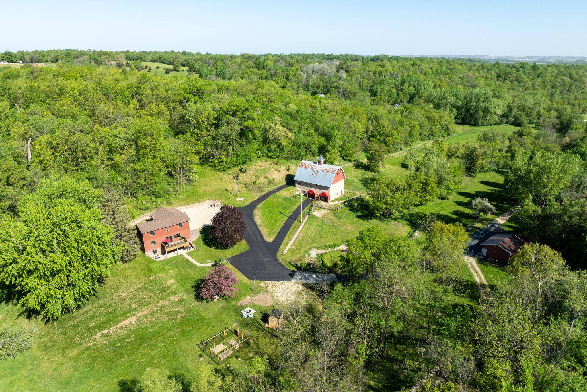 31500 Echo Valley TRL, Cannon Falls, MN 55009