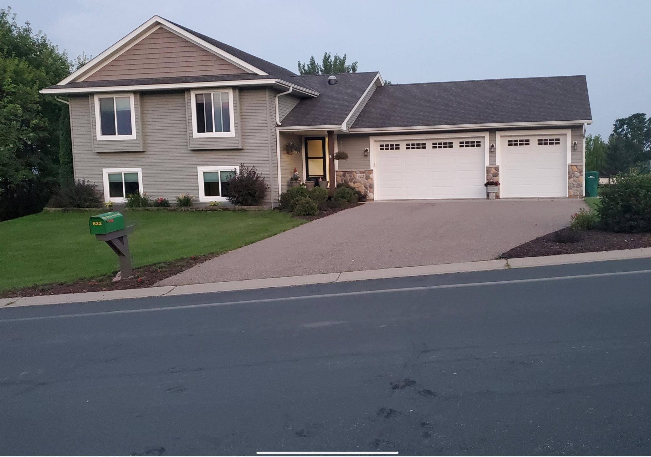 822 Deer PATH, Montgomery, MN 56069