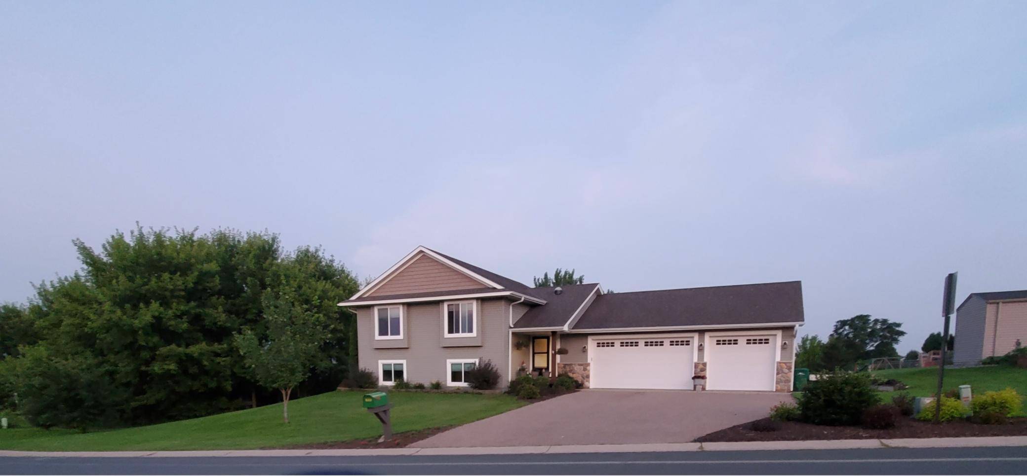 822 Deer PATH, Montgomery, MN 56069