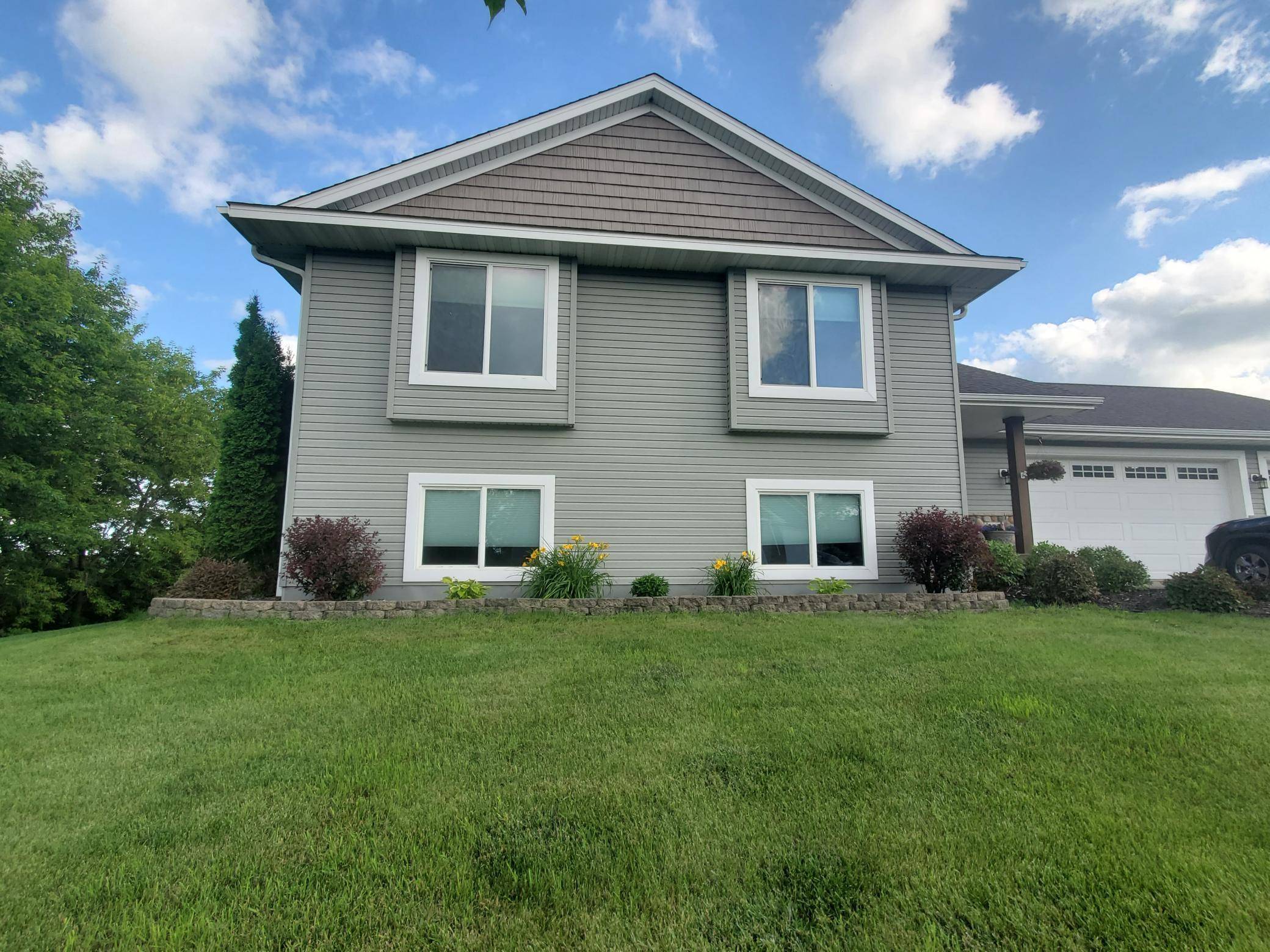 822 Deer PATH, Montgomery, MN 56069