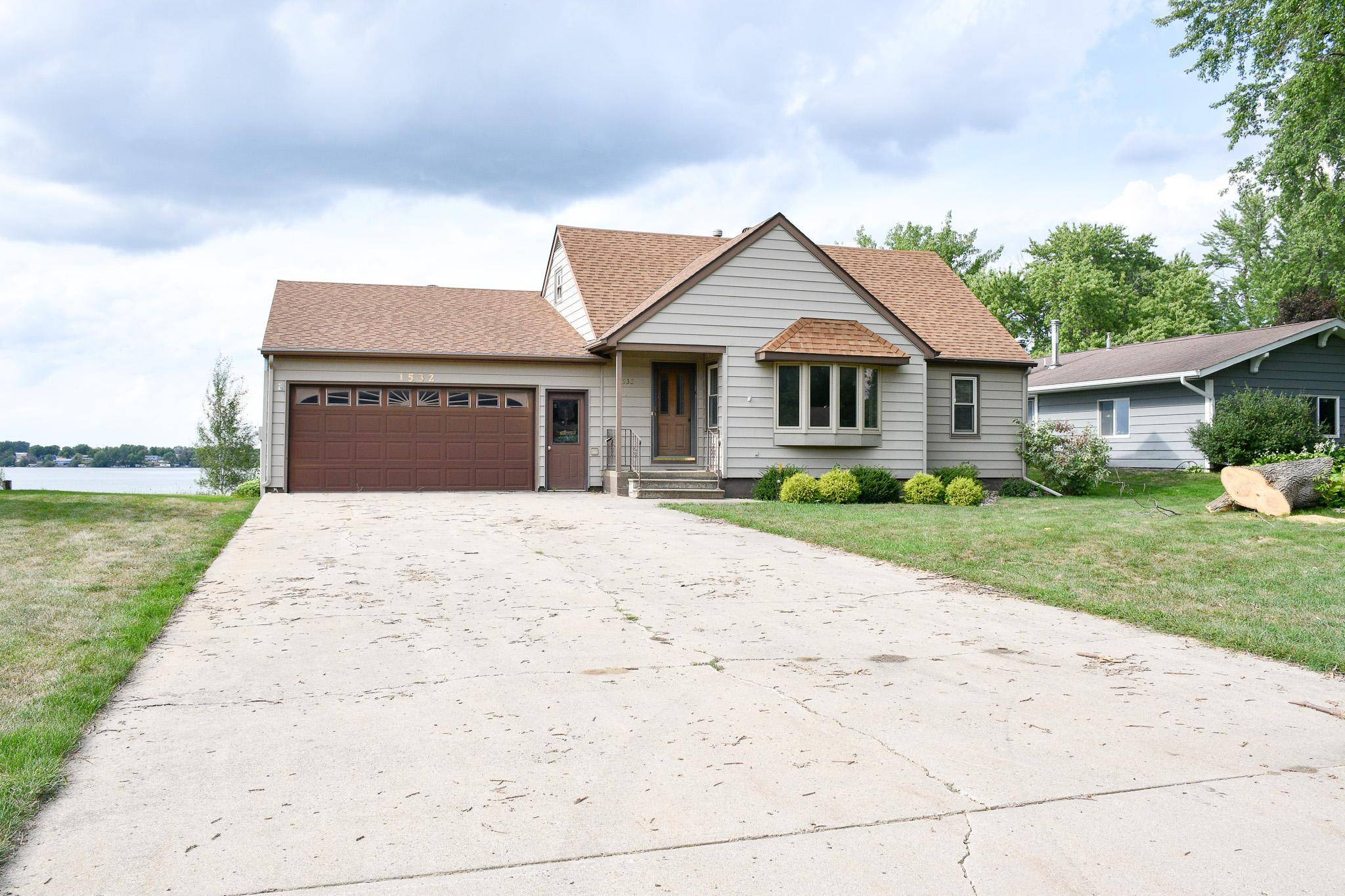 1532 S Shore DR, Worthington, MN 56187